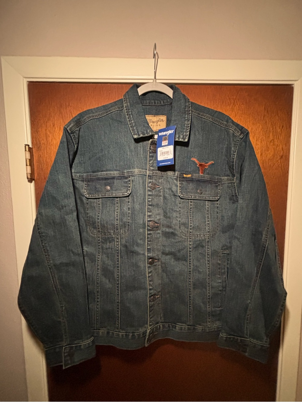 Texas Longhorns wrangler cotton lined denim jacket men’s size large NWT
